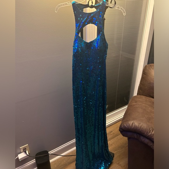 Prom dress - Picture 1 of 3